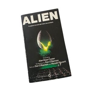 Alien Novel by Alan Dean Foster - Black and Green Cover